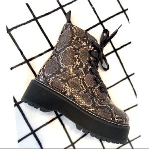 NWT Snakeskin Platform Boots Sz 8